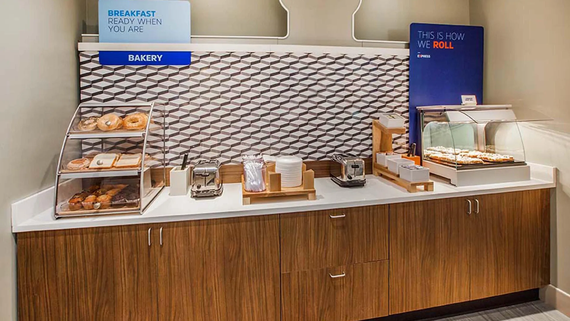 Holiday Inn Express Ontario By Ihg Creekside
